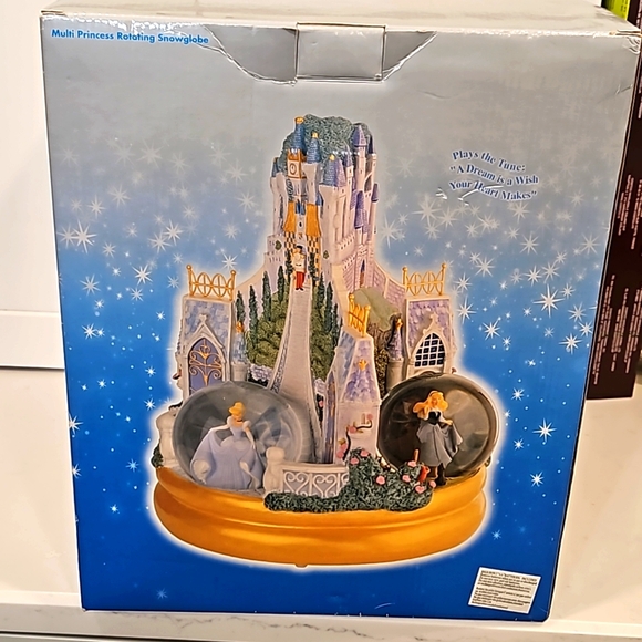 Disney  A Wish Your Heart Makes  3 sided rotating figurine w/snow globes. - Picture 14 of 16